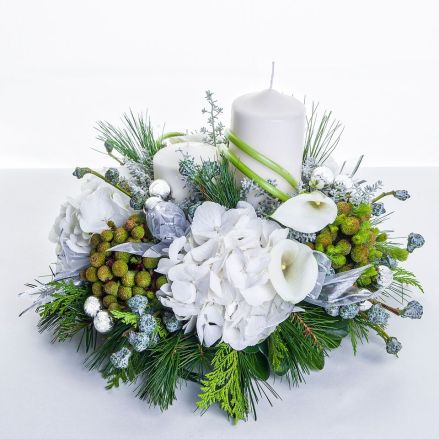 Elegant and refined, our centerpieces allow for conversations to flow.